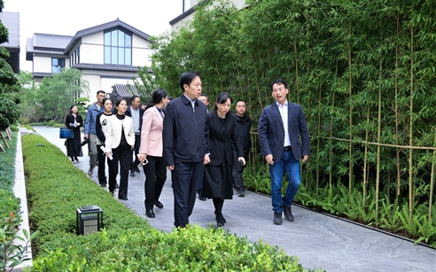 常晓勇区长考察金果源实业公司 称赞“艾园”为永川又添一景